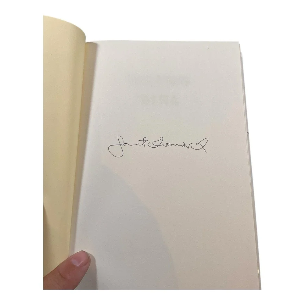Metro Girl by Janet Evanovich SIGNED 1st Edition 1st Printing Hardcover Book